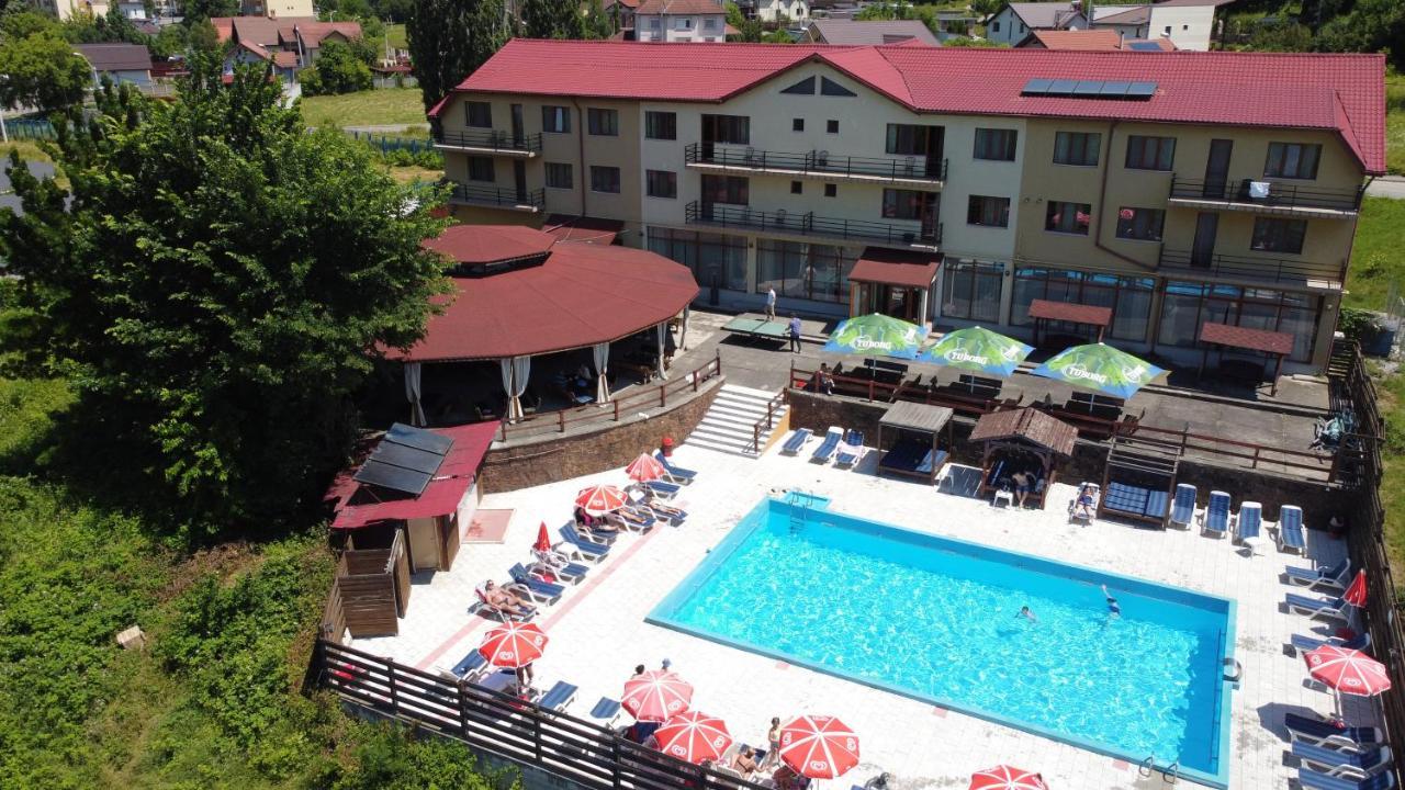 Hotel Restaurant Ciuperca Hunedoara Extérieur photo