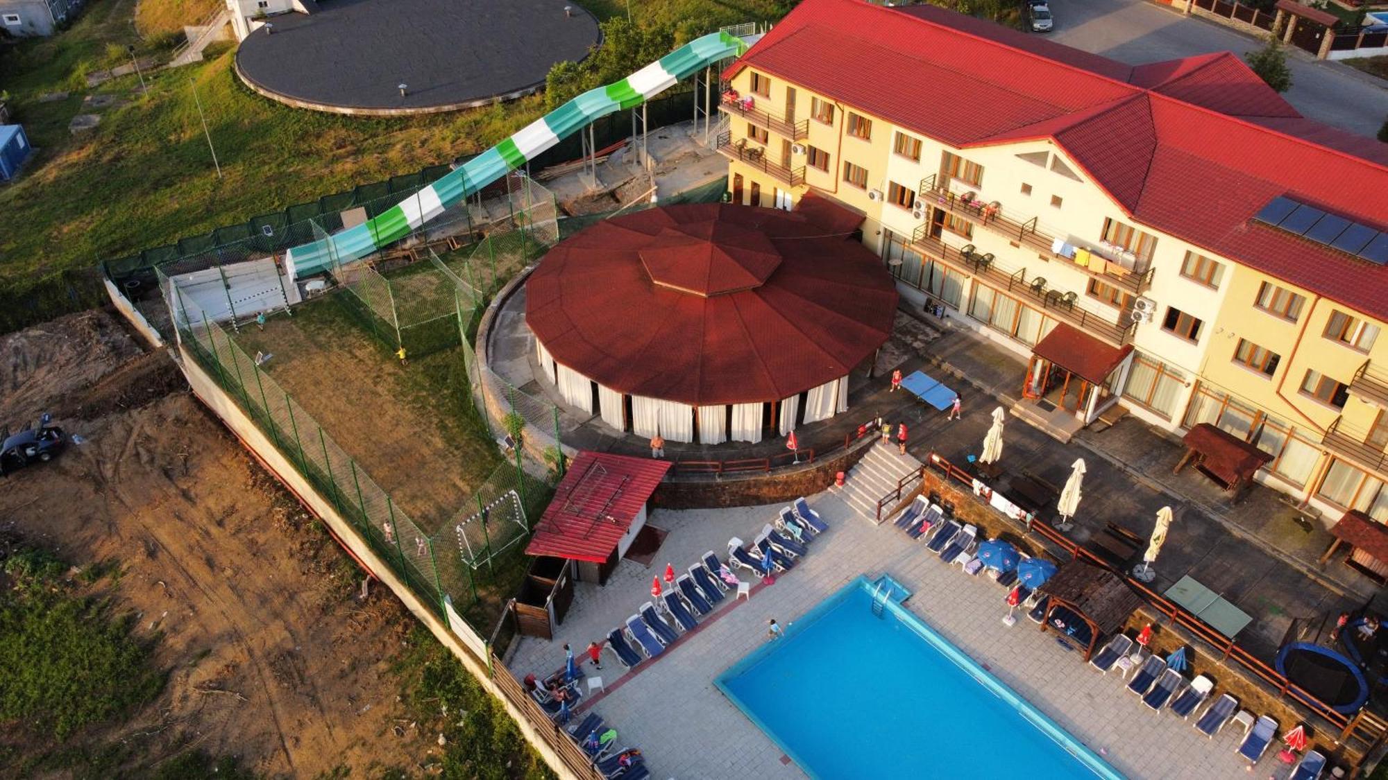 Hotel Restaurant Ciuperca Hunedoara Extérieur photo